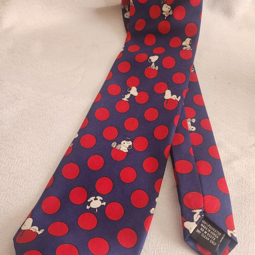 Tie, Peanuts